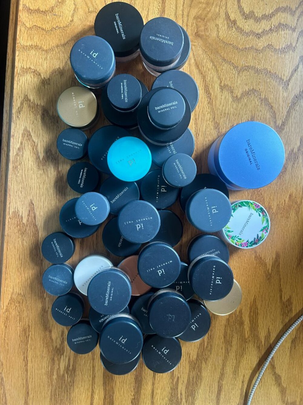 Assorted Unopened Makeup - Picture 2 of 8
